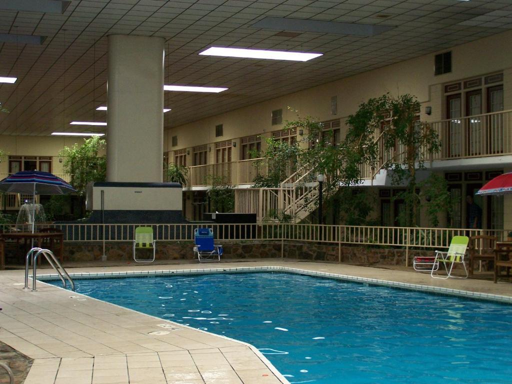 פורט סמית' Seasons Inn And Suites מראה חיצוני תמונה